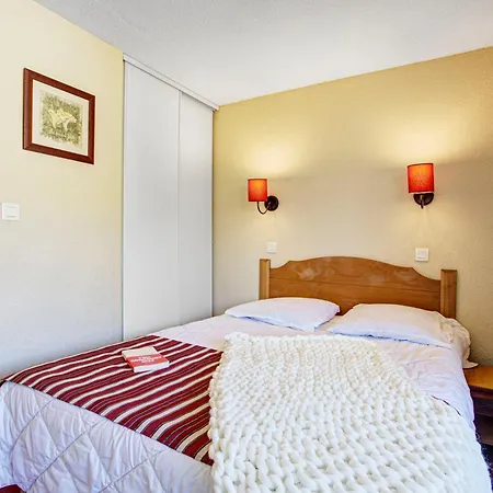 Pierre & Pyrenees 2000 Le Sequoia Bolquère