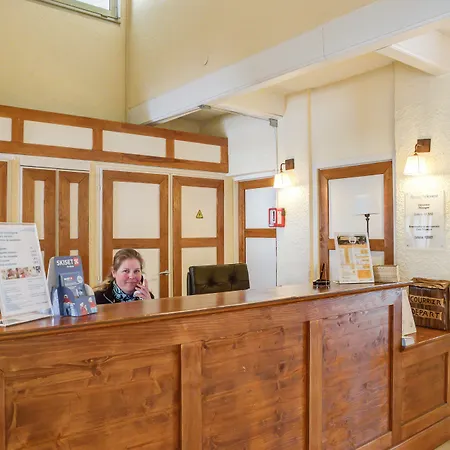 アパートホテル Pierre & Pyrenees 2000 Le Sequoia