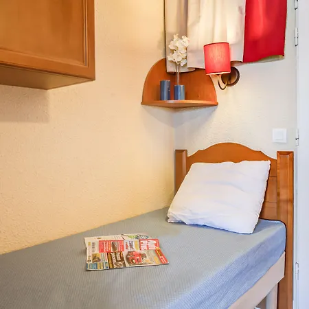 Pierre & Pyrenees 2000 Le Sequoia