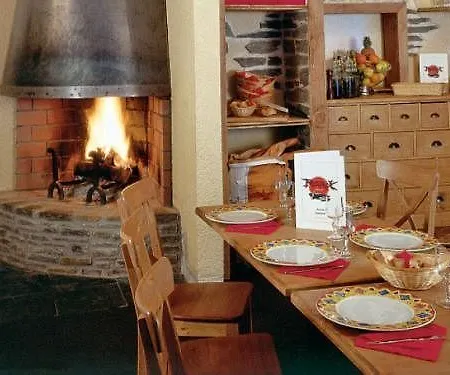 Pierre & Pyrenees 2000 Le Sequoia 3*