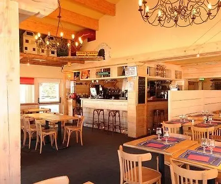 アパートホテル Pierre & Pyrenees 2000 Le Sequoia